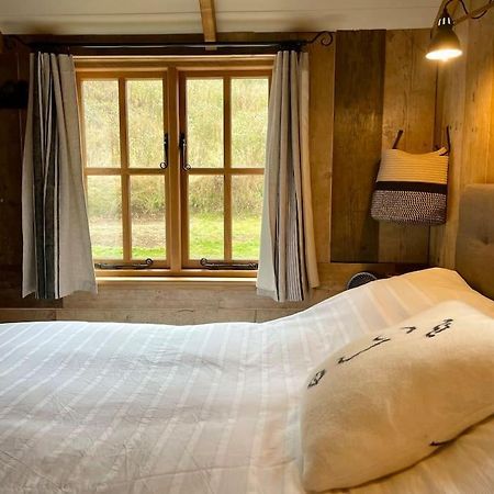 Apartamento The Walnut Wagon In The Heart Of Mells. Frome Exterior foto