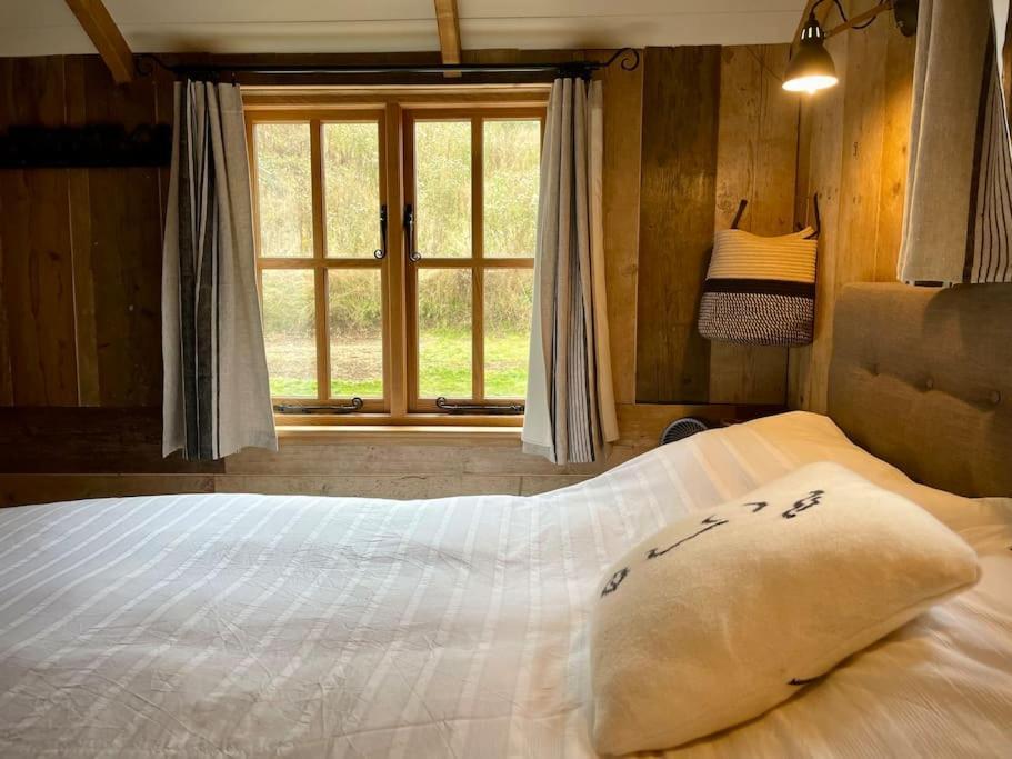 Apartamento The Walnut Wagon In The Heart Of Mells. Frome Exterior foto