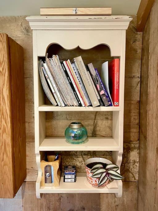 Apartamento The Walnut Wagon In The Heart Of Mells. Frome Exterior foto