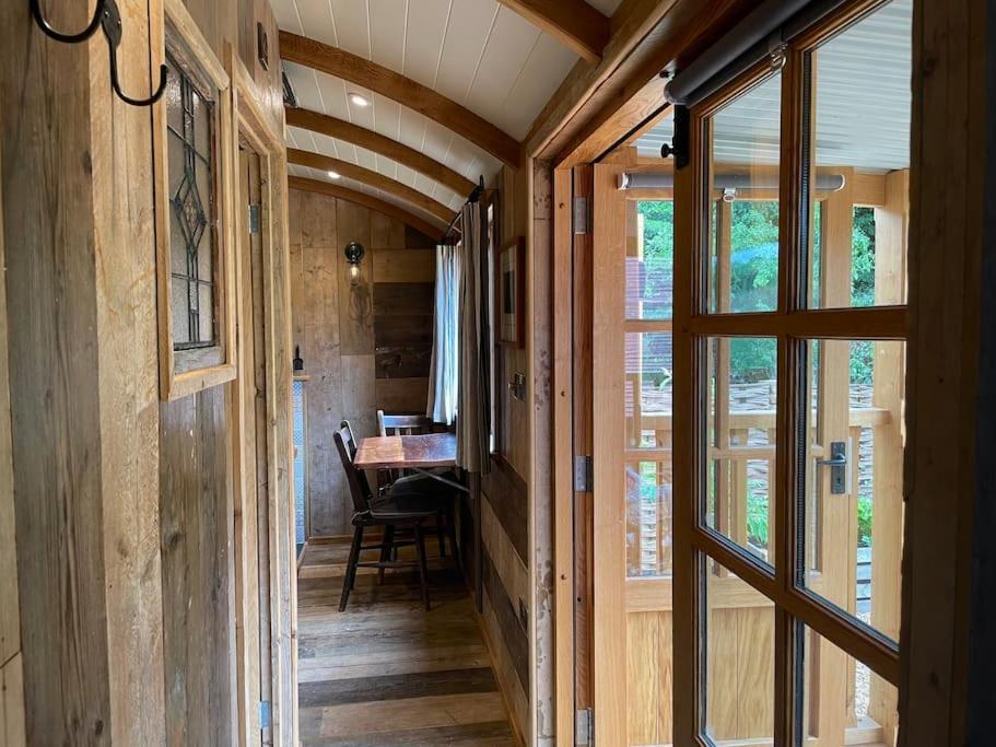 Apartamento The Walnut Wagon In The Heart Of Mells. Frome Exterior foto