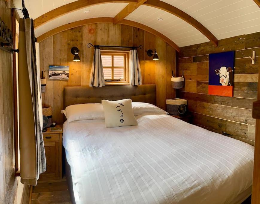 Apartamento The Walnut Wagon In The Heart Of Mells. Frome Exterior foto