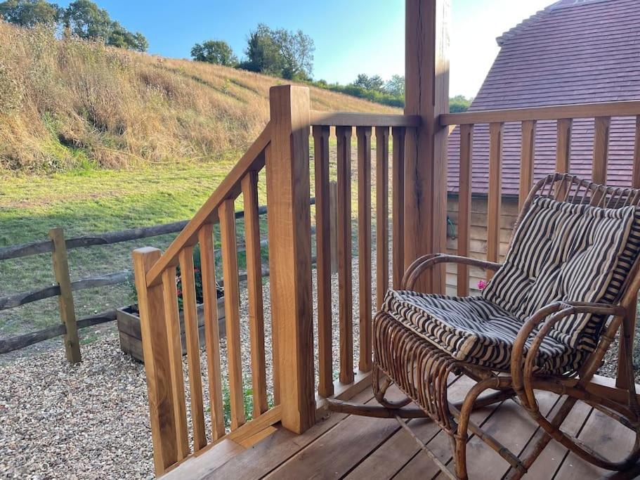 Apartamento The Walnut Wagon In The Heart Of Mells. Frome Exterior foto